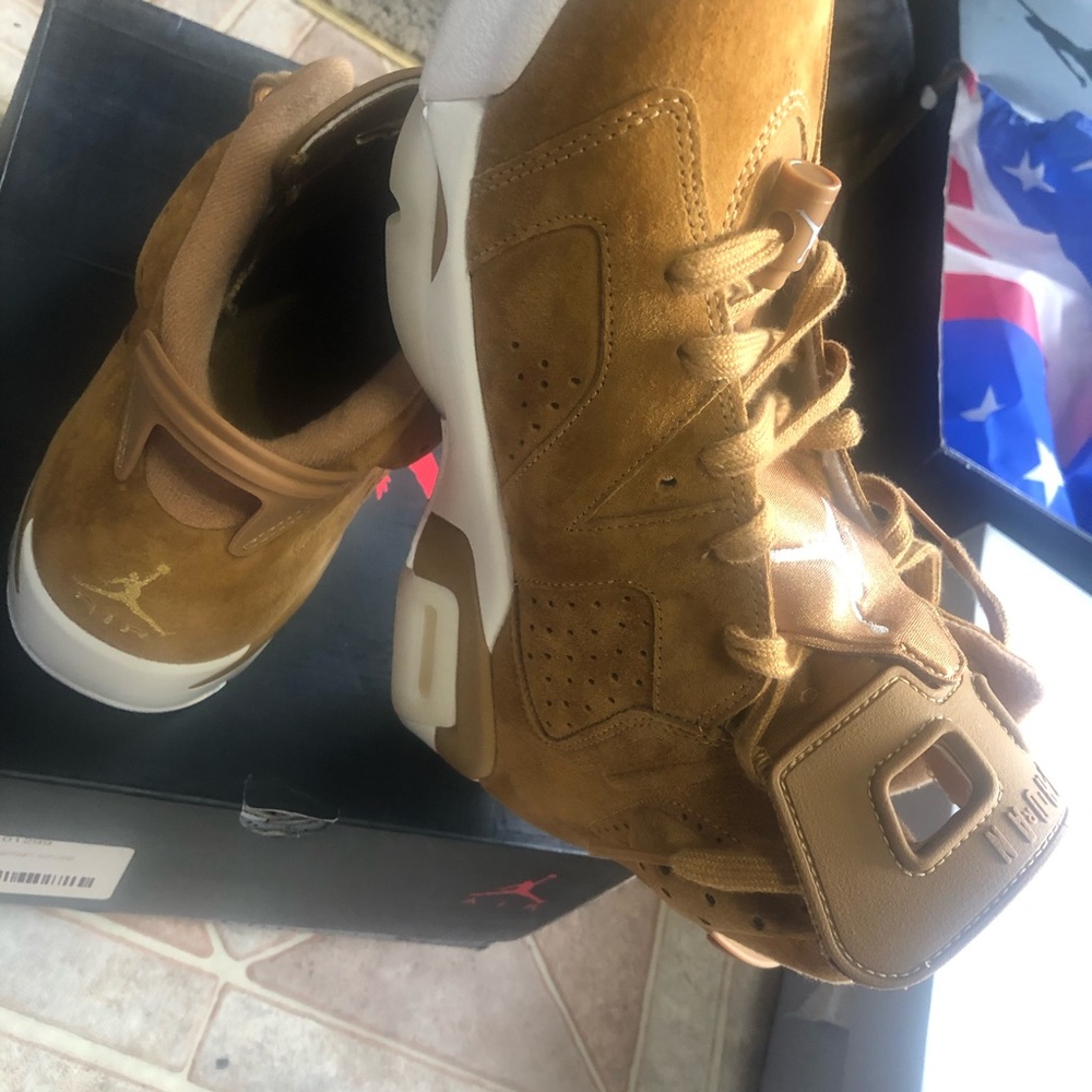 Retros - Picture 2 of 5